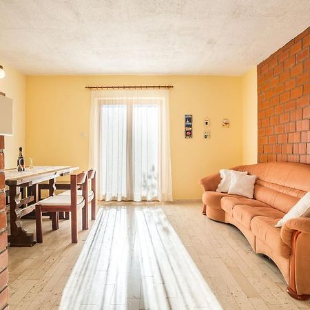 Apartment Srecko Vinisce Exterior photo