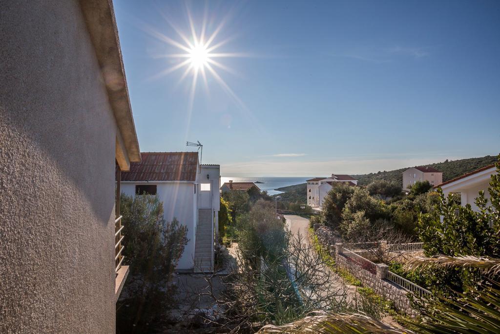 Apartment Srecko Vinisce Exterior photo