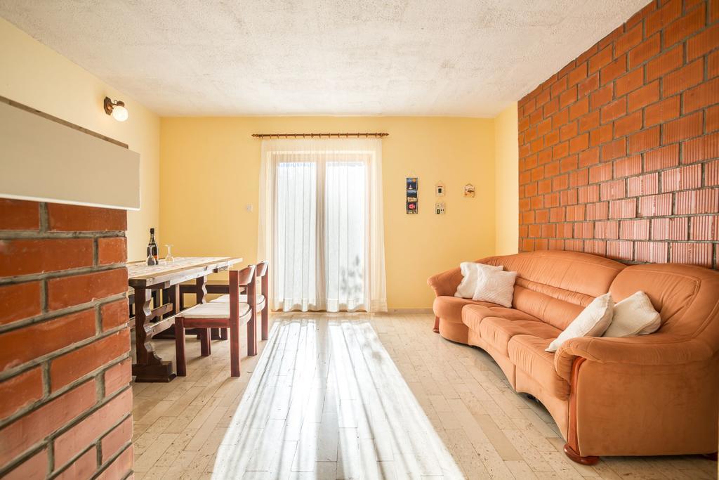 Apartment Srecko Vinisce Exterior photo