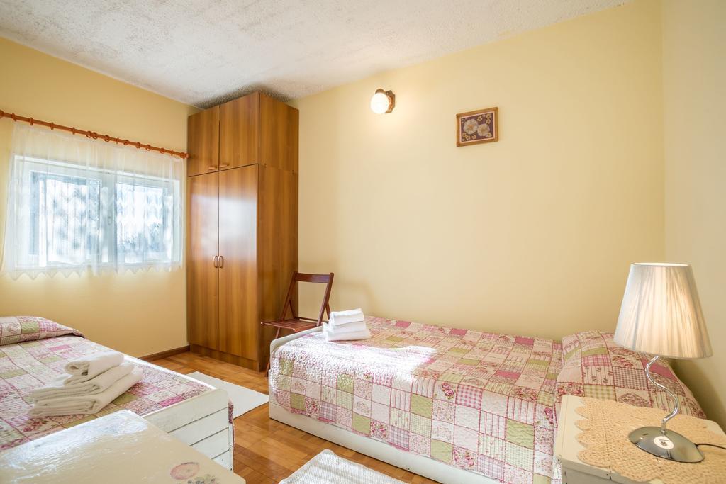 Apartment Srecko Vinisce Exterior photo