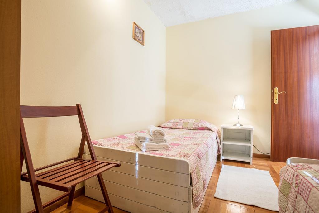 Apartment Srecko Vinisce Exterior photo